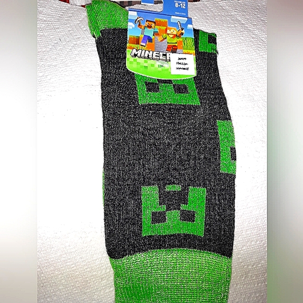 NEW MINECRAFT MENS Crew Socks Size 6-12 UNISEX Black Green NWT 1 pair